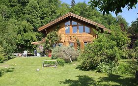 Holzhaus im Grünen B&B